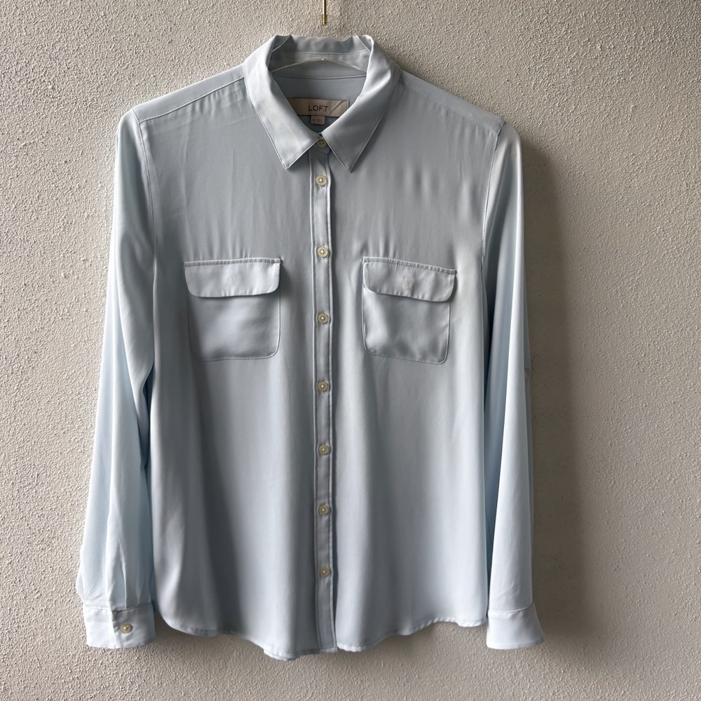 Loft Baby Blue Women’s Long Sleeve Button Up Shirt Size M Career Office Roll Tab